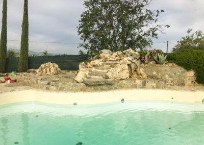 Realizzazione e manutenzione giardini,creazione di cascata artificiale su piscina,Comune di castiglione del lago,(PG)