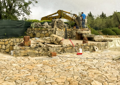 Realizzazione e manutenzione giardini,creazione di cascata artificiale su piscina,Comune di castiglione del lago,(PG)