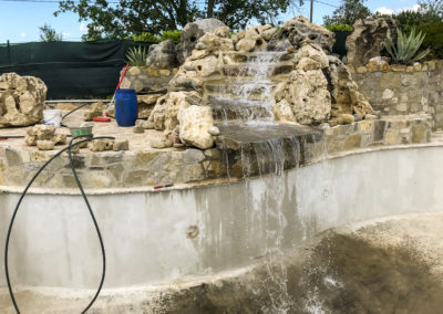 Realizzazione e manutenzione giardini,creazione di cascata artificiale su piscina,Comune di castiglione del lago,(PG)