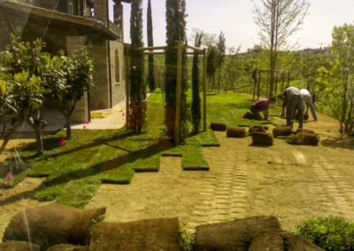 realizzazione e manutenzione giardini per ville e casali tipici,fornitura e posa in opera prato pronto a rotoli,provincia di perugia,siena,terni
